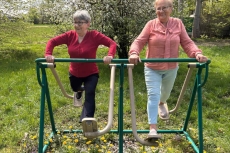 Seniorki podczas ćwiczeń
