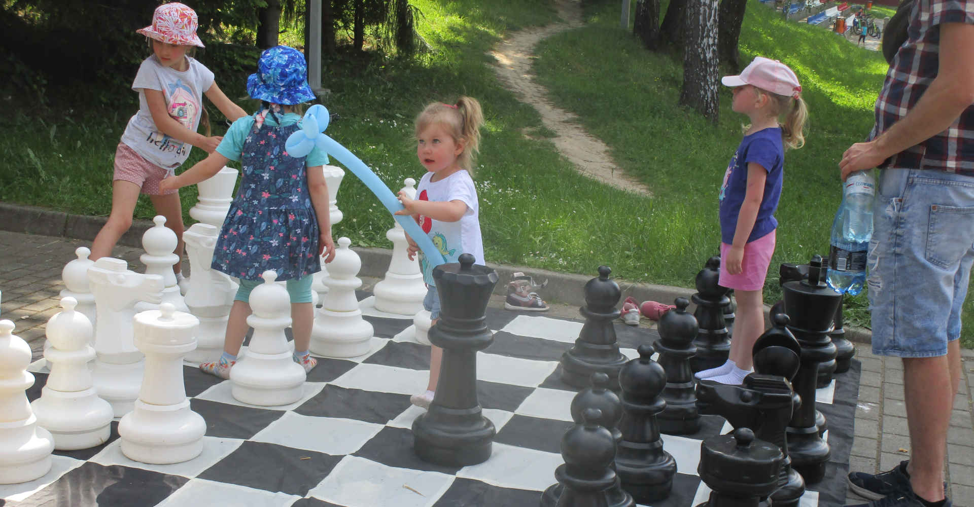 Dzieci na szachownicy